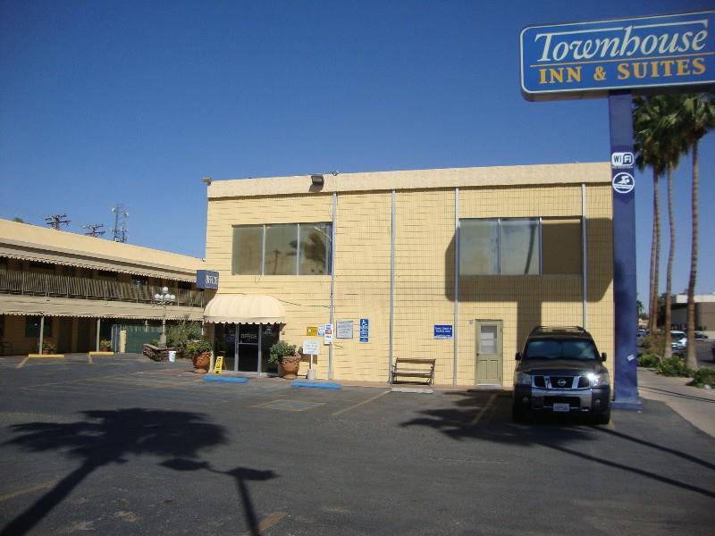Townhouse Inn And Suites Brawley Bagian luar foto