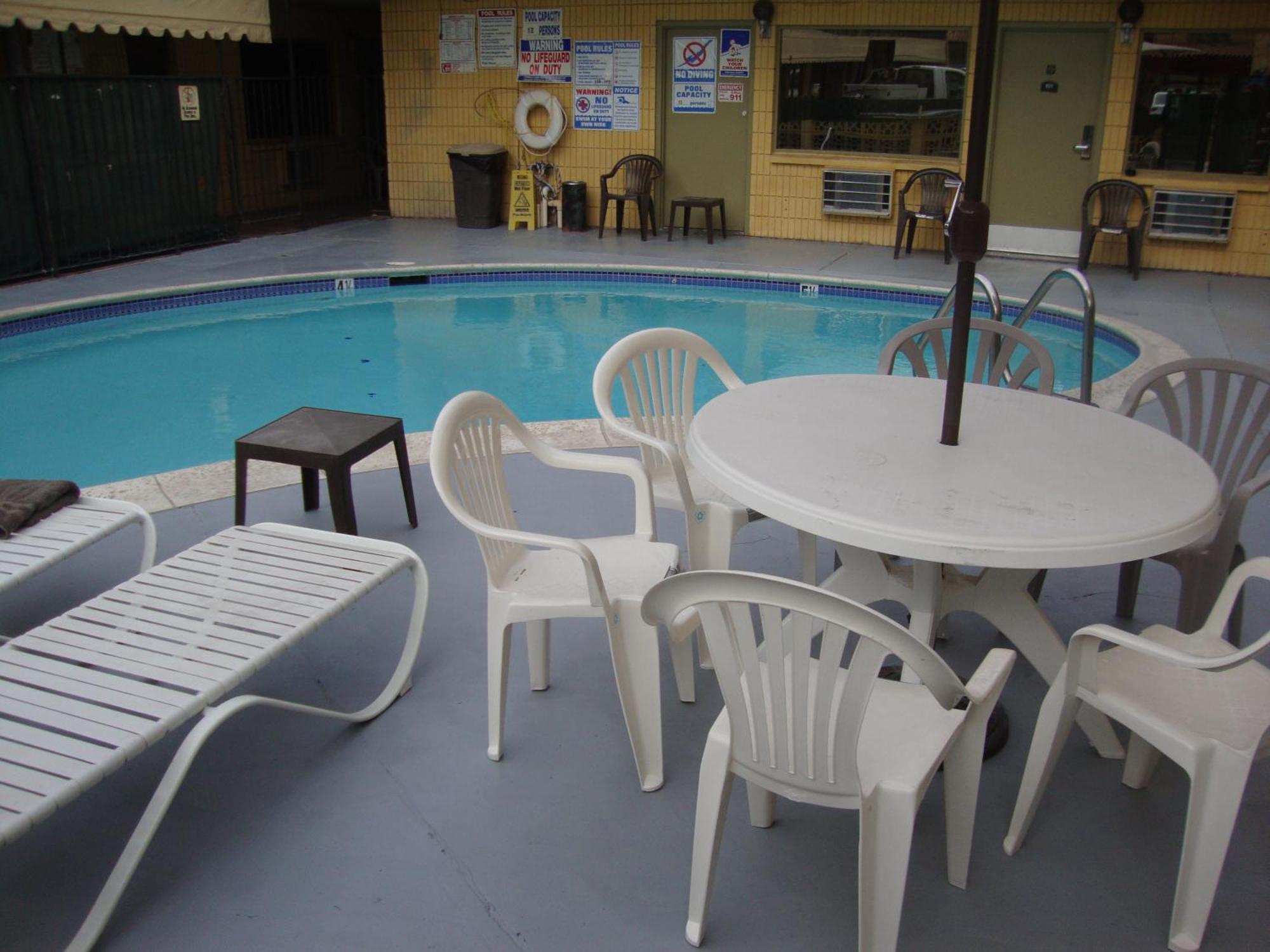 Townhouse Inn And Suites Brawley Bagian luar foto