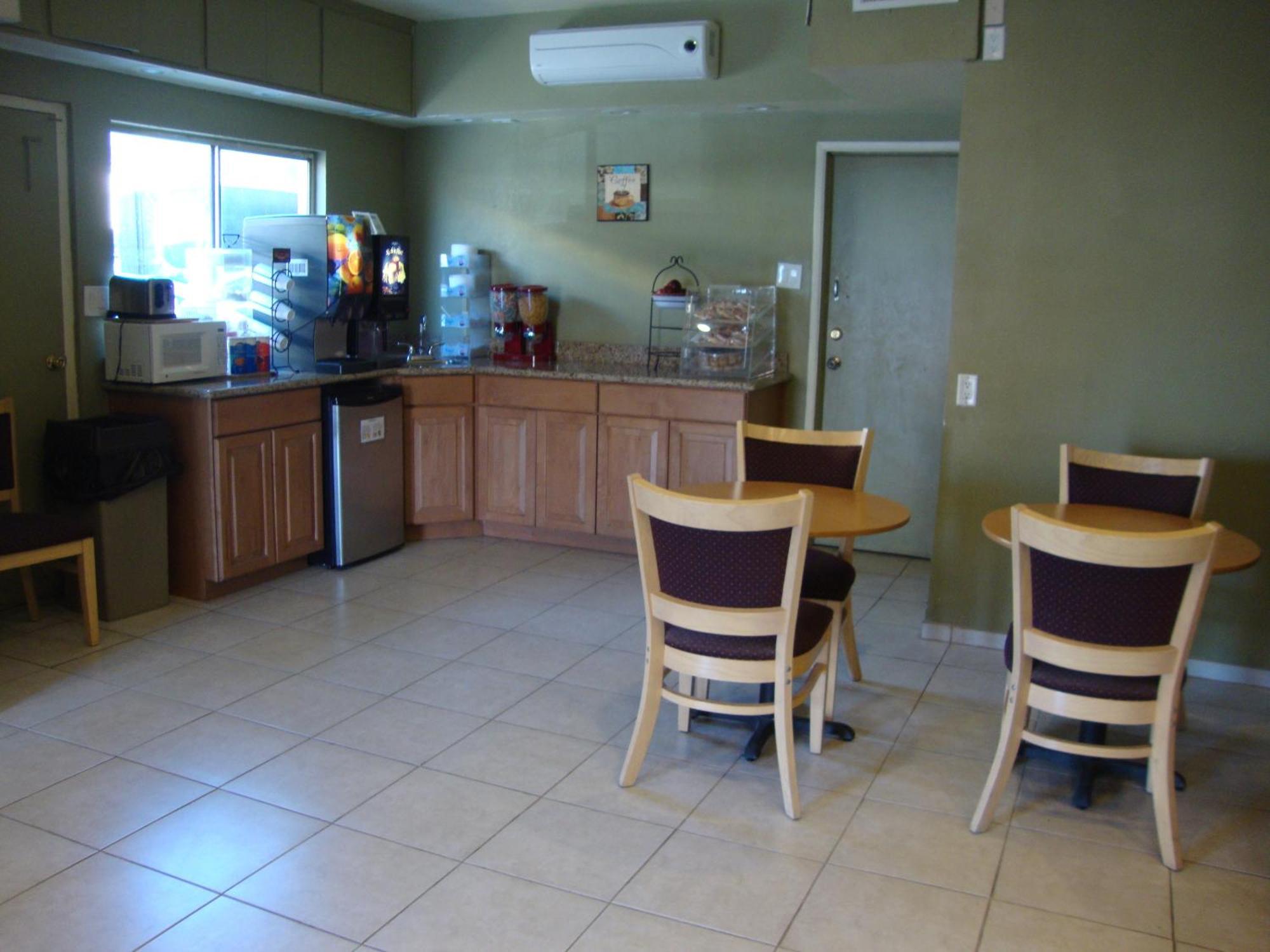 Townhouse Inn And Suites Brawley Bagian luar foto