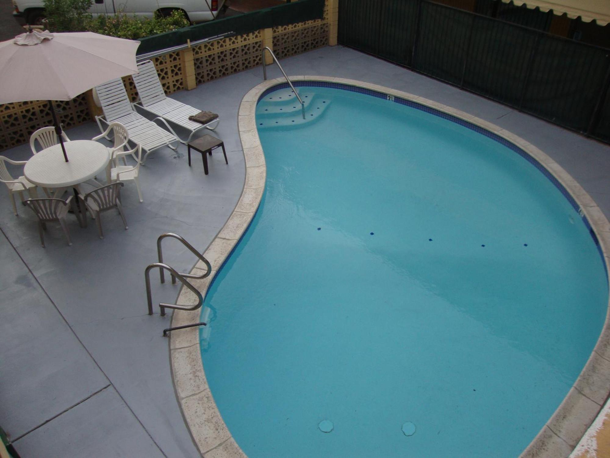 Townhouse Inn And Suites Brawley Bagian luar foto