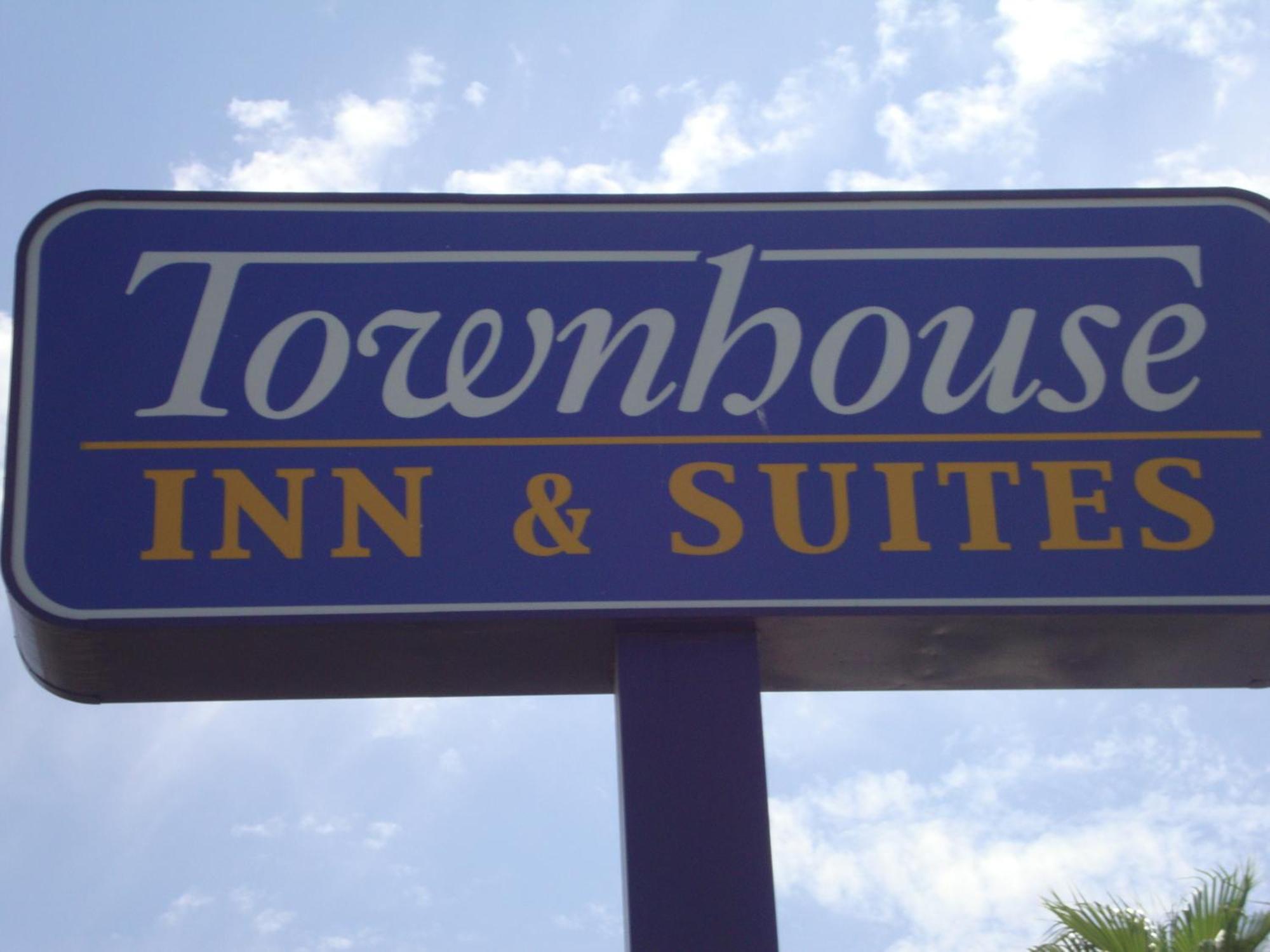Townhouse Inn And Suites Brawley Bagian luar foto