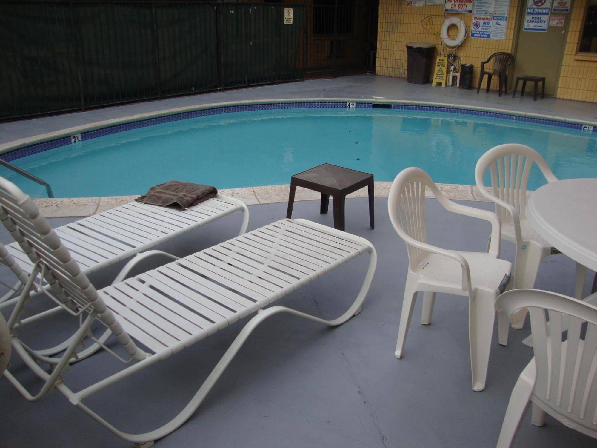 Townhouse Inn And Suites Brawley Bagian luar foto