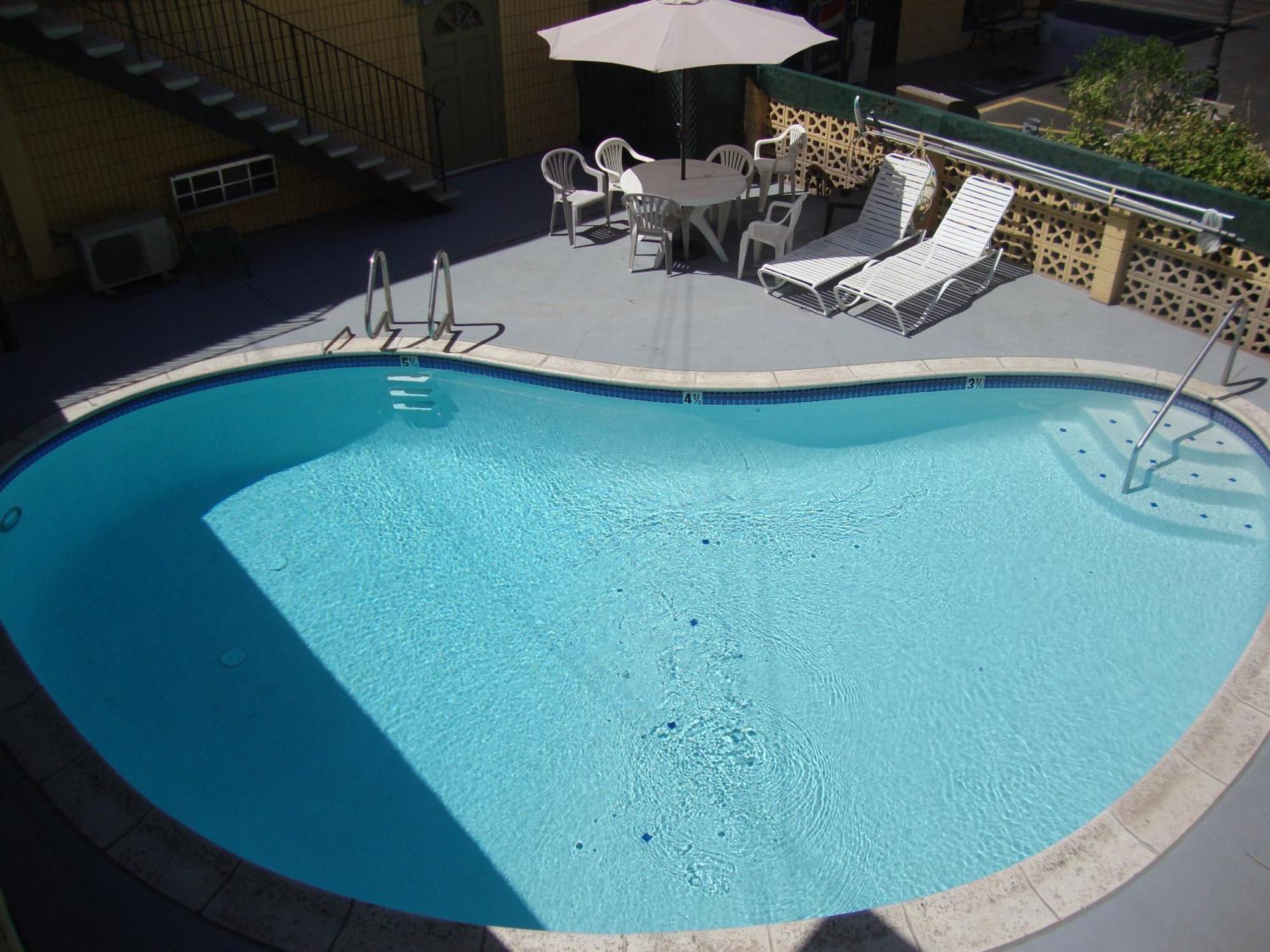 Townhouse Inn And Suites Brawley Bagian luar foto