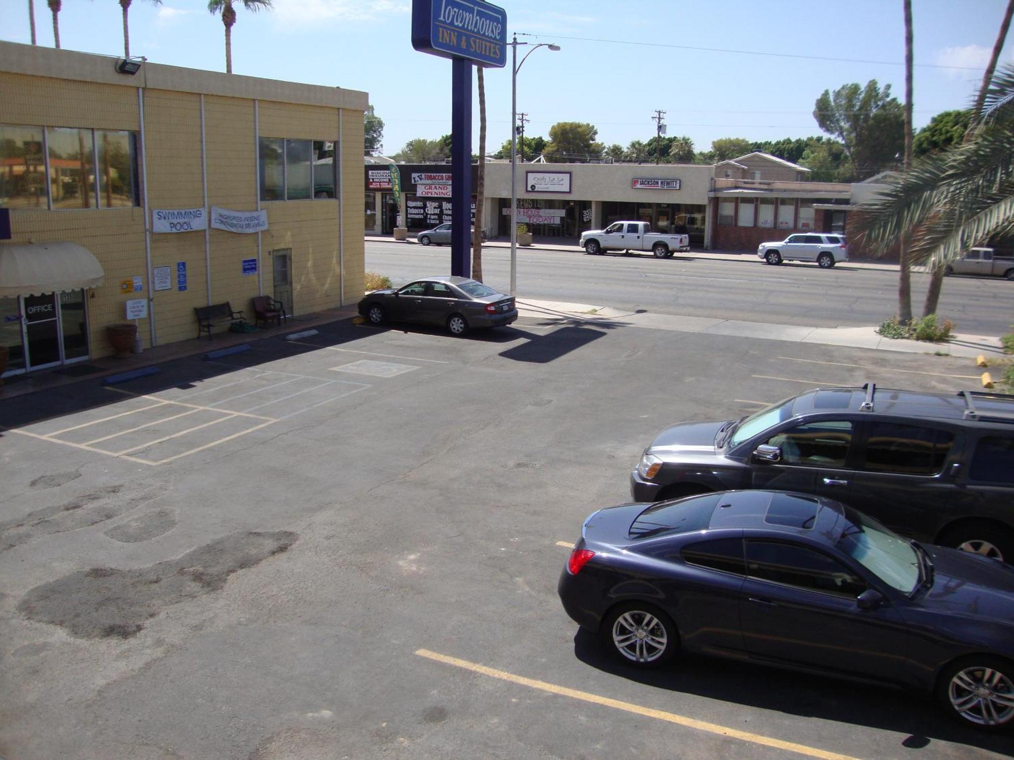 Townhouse Inn And Suites Brawley Bagian luar foto