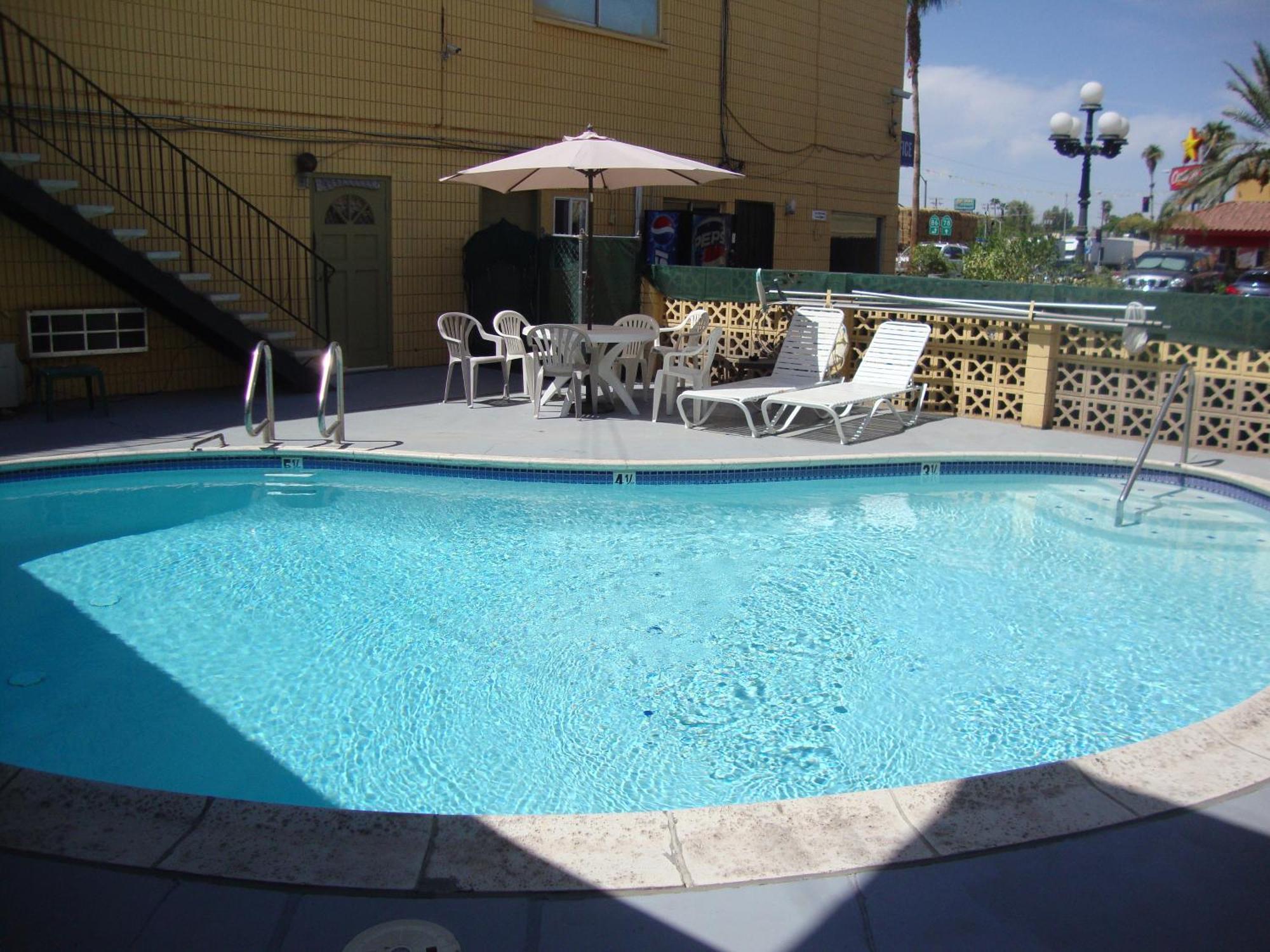 Townhouse Inn And Suites Brawley Fasilitas foto