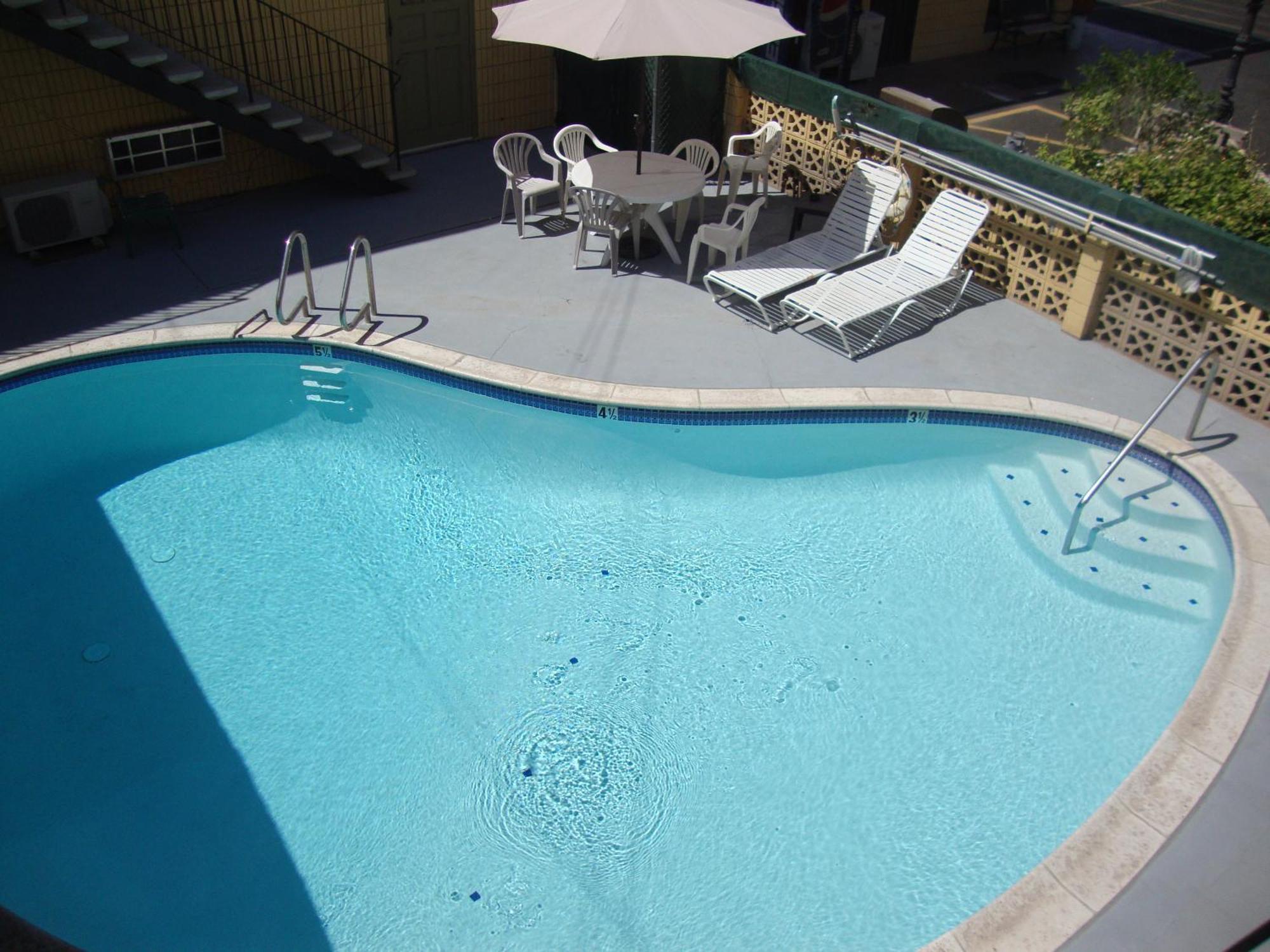Townhouse Inn And Suites Brawley Bagian luar foto