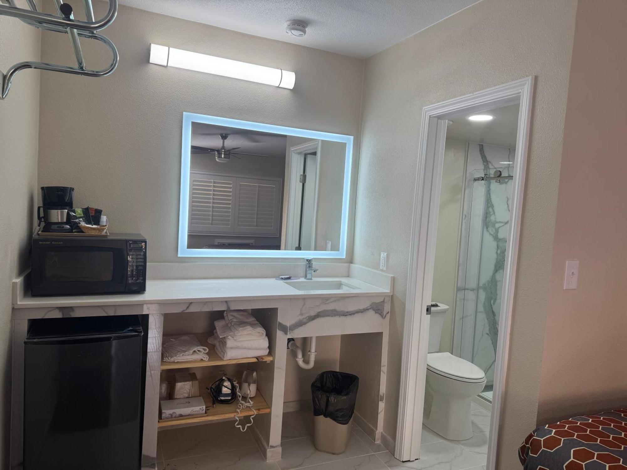 Townhouse Inn And Suites Brawley Bagian luar foto