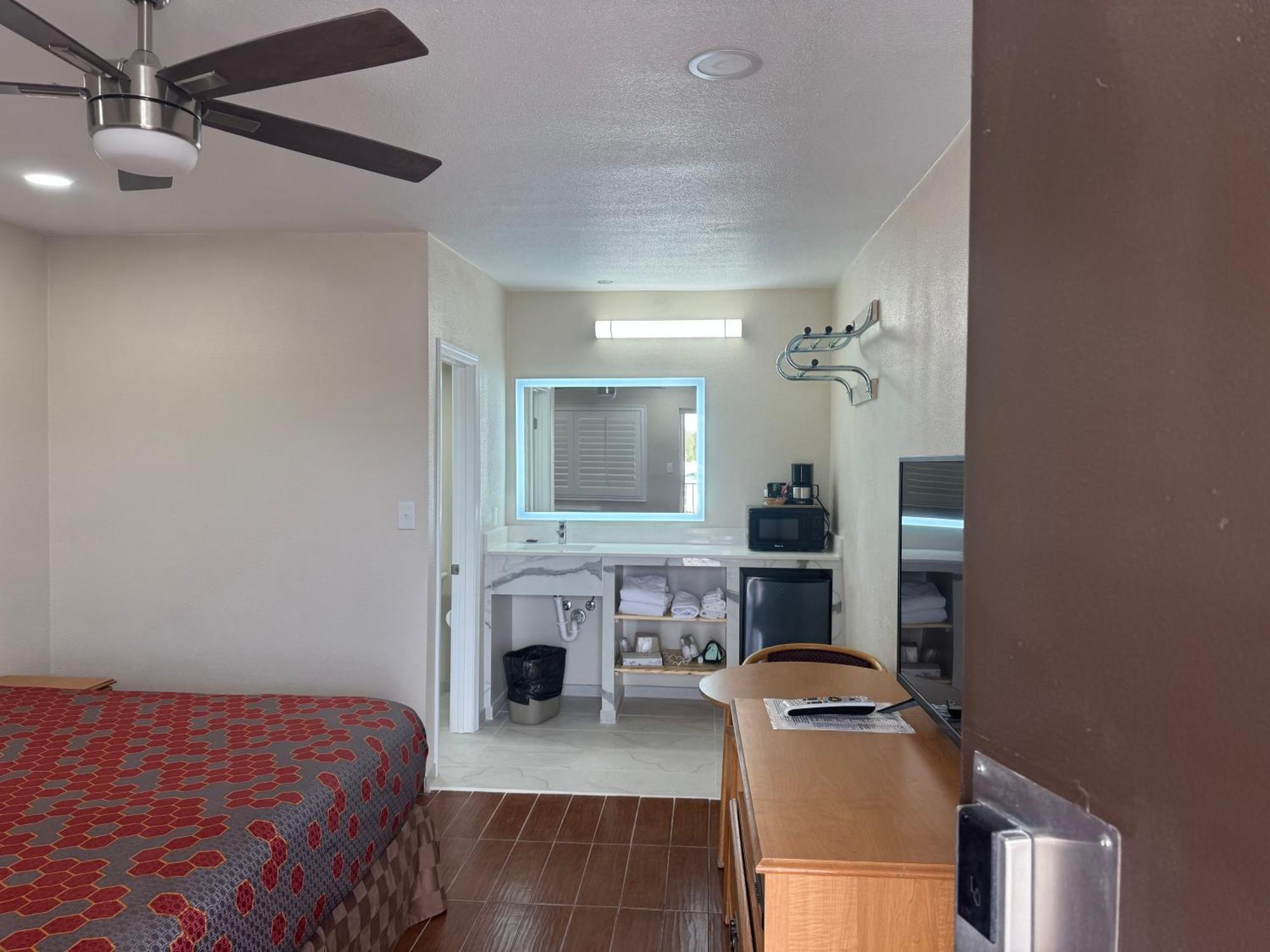 Townhouse Inn And Suites Brawley Bagian luar foto