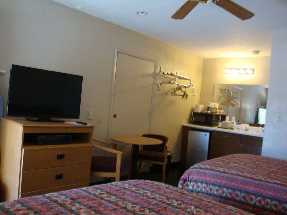 Townhouse Inn And Suites Brawley Bagian luar foto