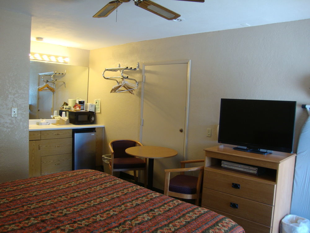 Townhouse Inn And Suites Brawley Bagian luar foto