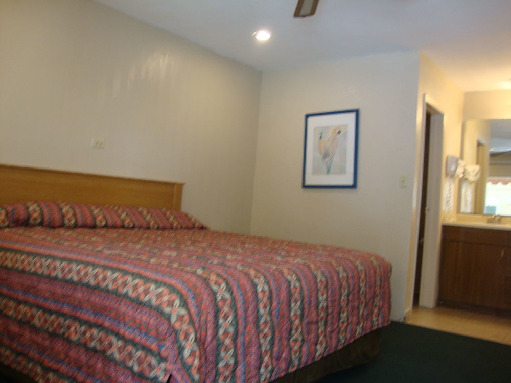 Townhouse Inn And Suites Brawley Bagian luar foto