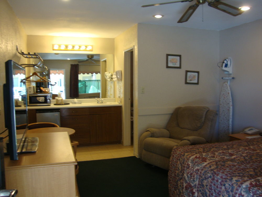 Townhouse Inn And Suites Brawley Bagian luar foto