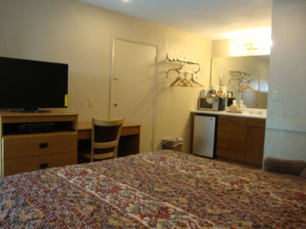 Townhouse Inn And Suites Brawley Bagian luar foto