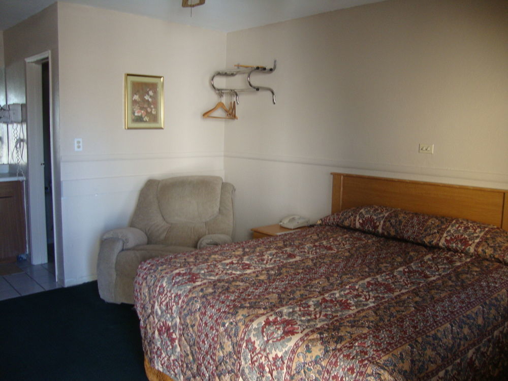 Townhouse Inn And Suites Brawley Bagian luar foto