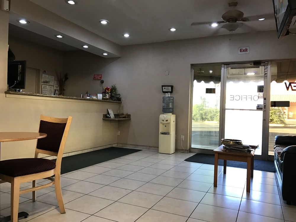 Townhouse Inn And Suites Brawley Bagian luar foto