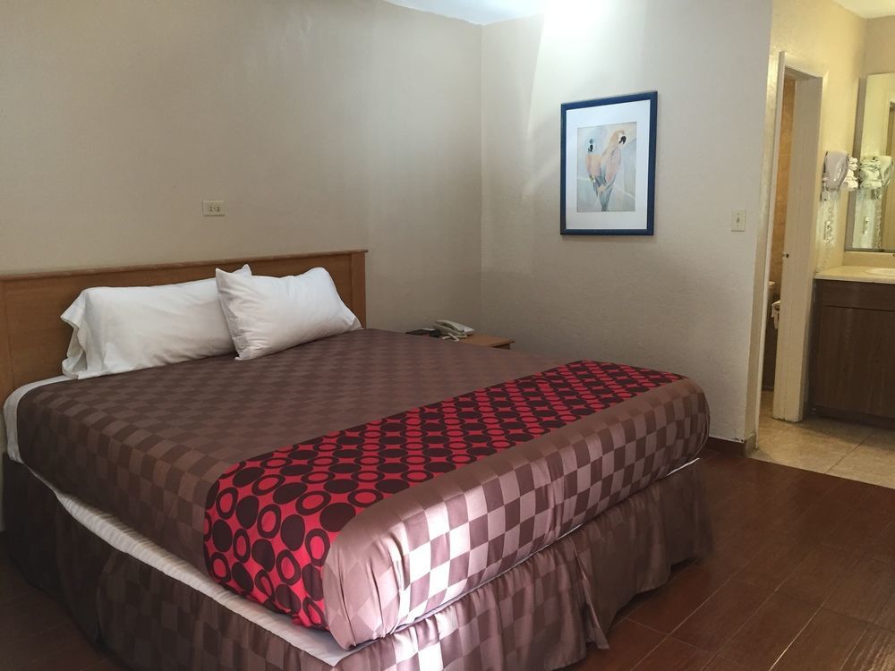 Townhouse Inn And Suites Brawley Bagian luar foto