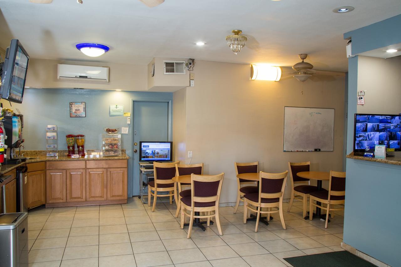 Townhouse Inn And Suites Brawley Bagian luar foto