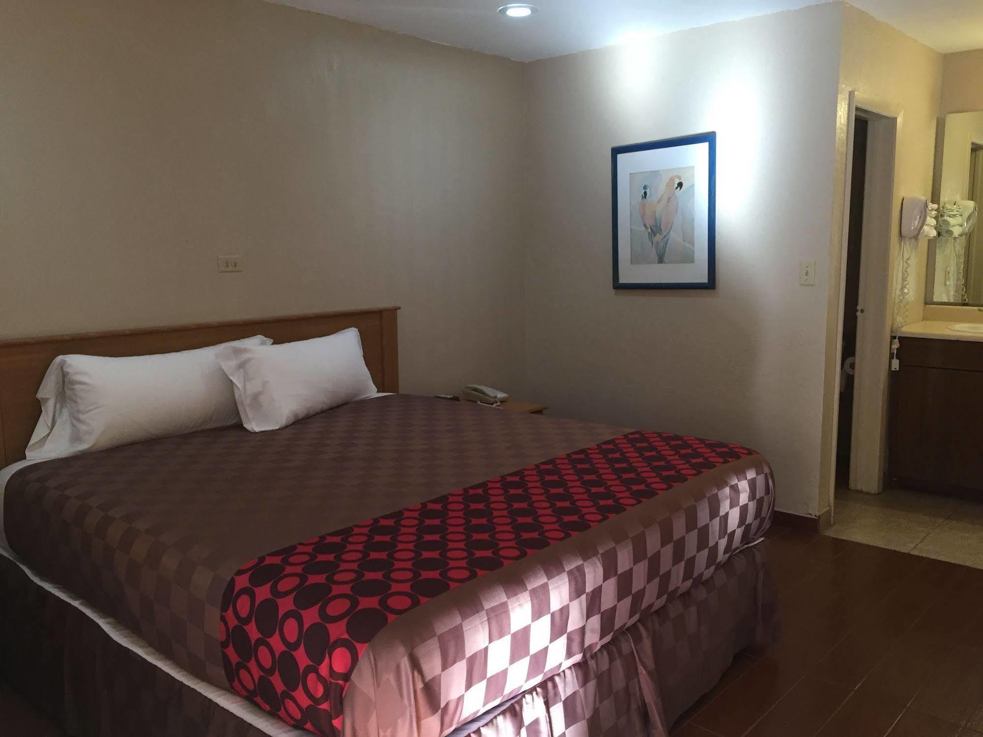 Townhouse Inn And Suites Brawley Bagian luar foto