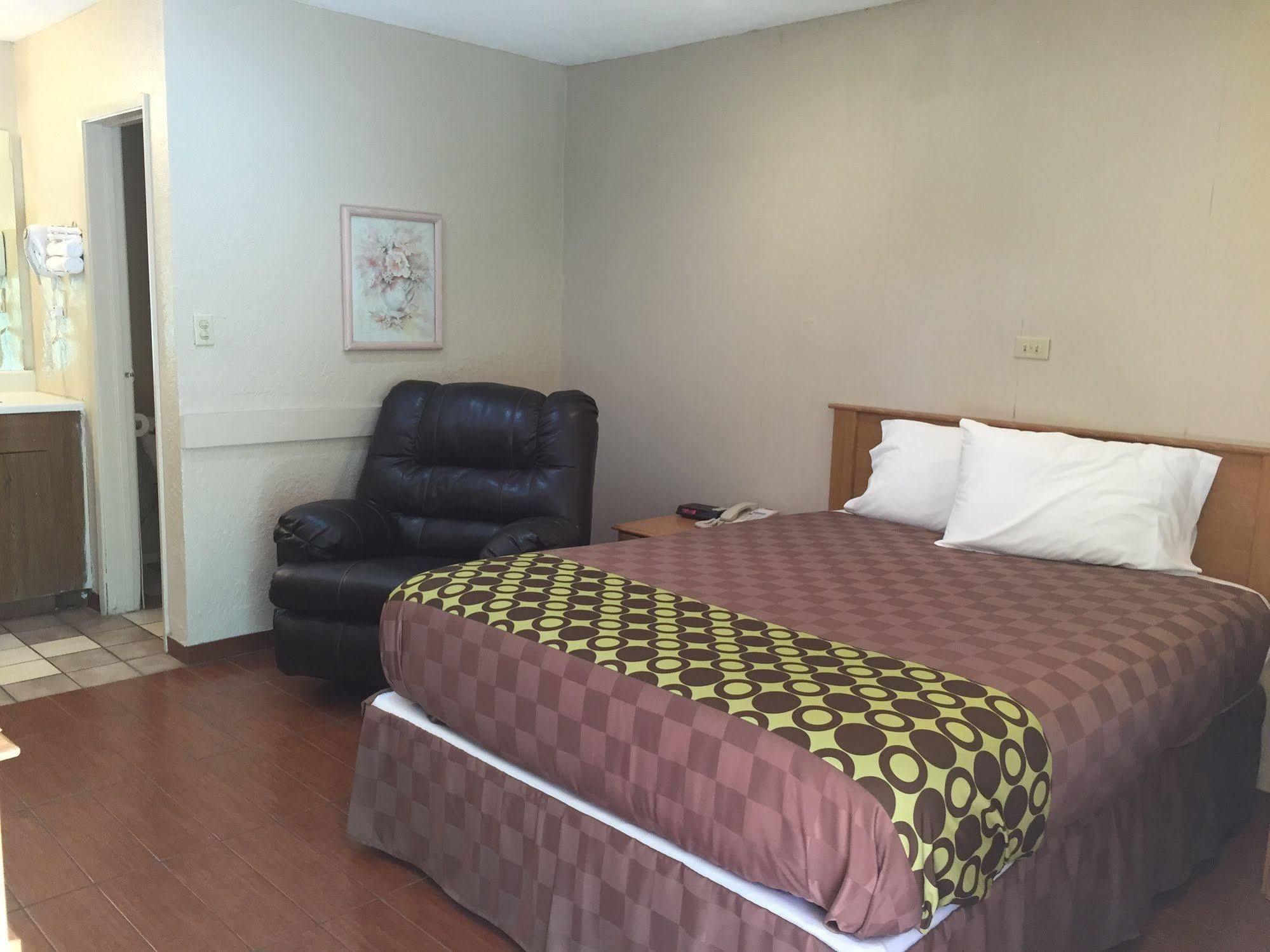 Townhouse Inn And Suites Brawley Bagian luar foto