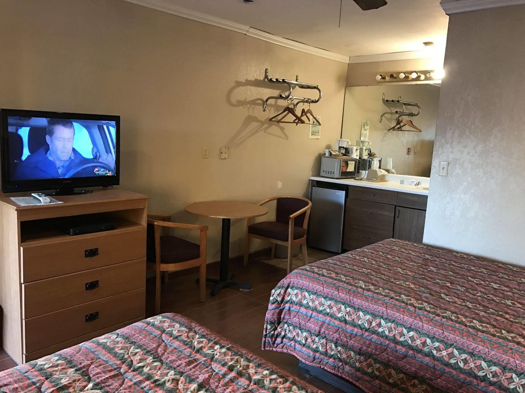 Townhouse Inn And Suites Brawley Bagian luar foto