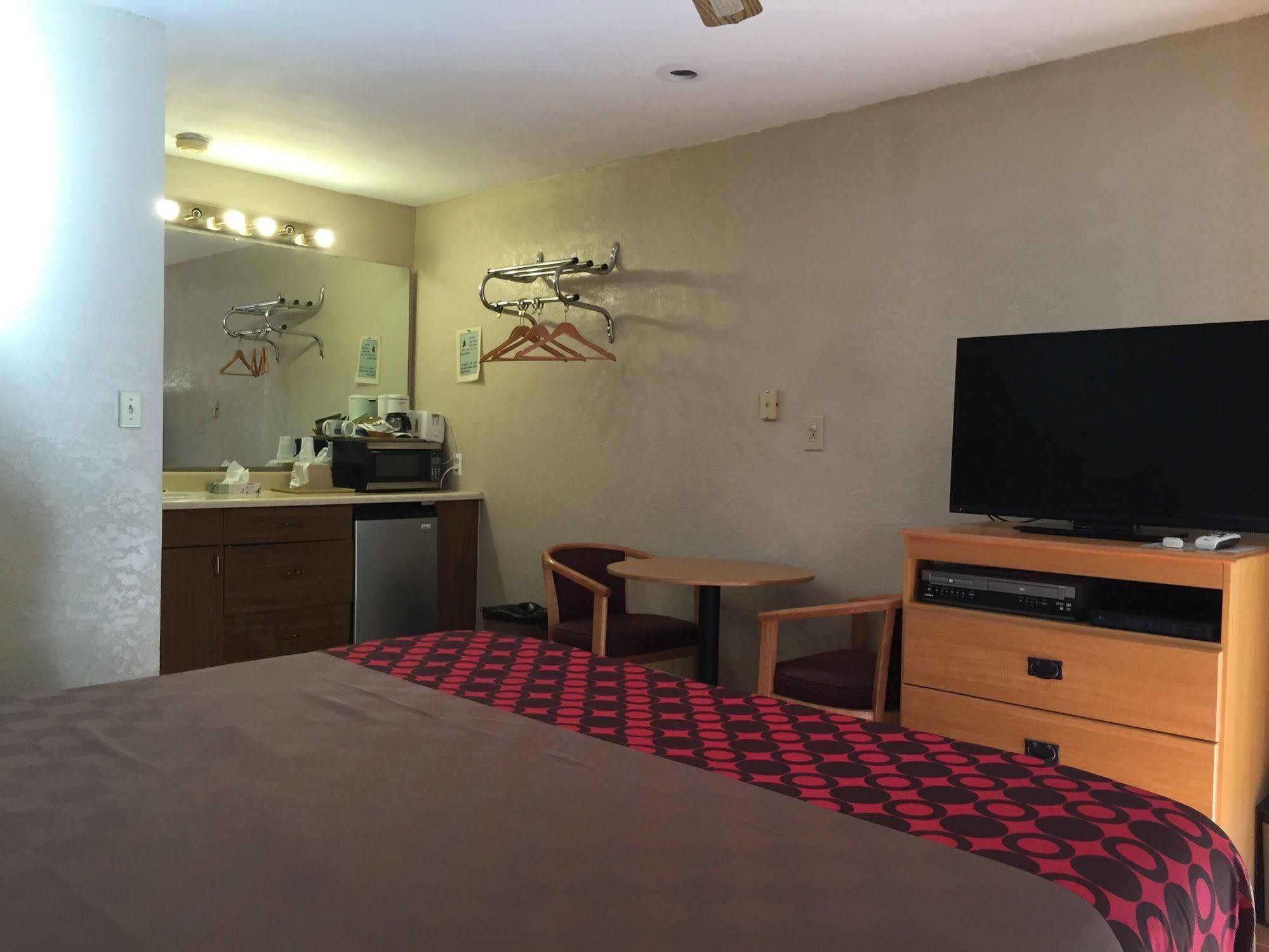 Townhouse Inn And Suites Brawley Bagian luar foto