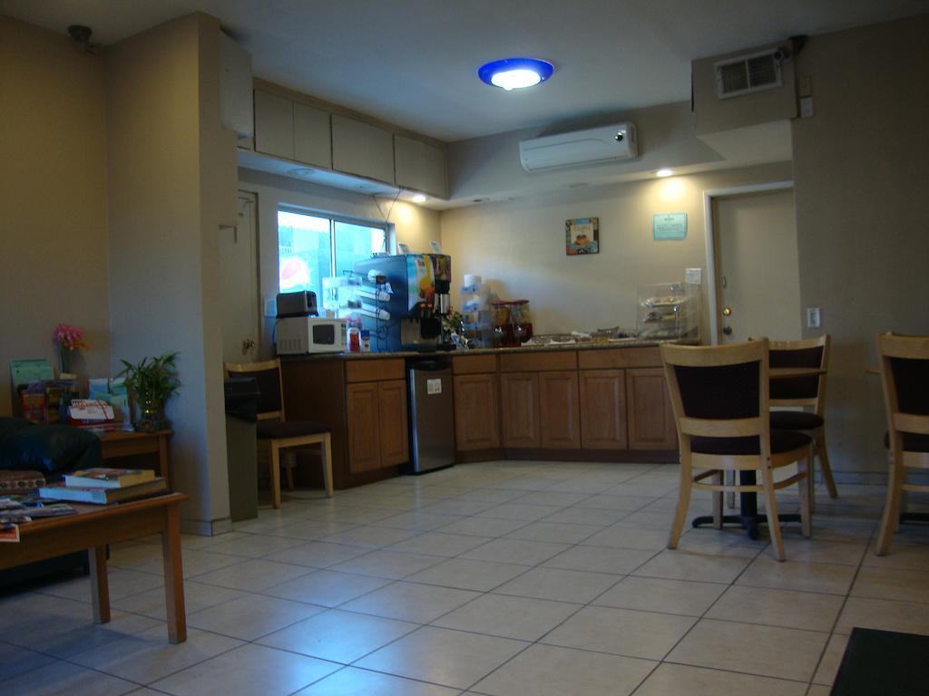 Townhouse Inn And Suites Brawley Bagian luar foto