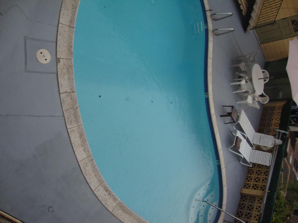 Townhouse Inn And Suites Brawley Bagian luar foto